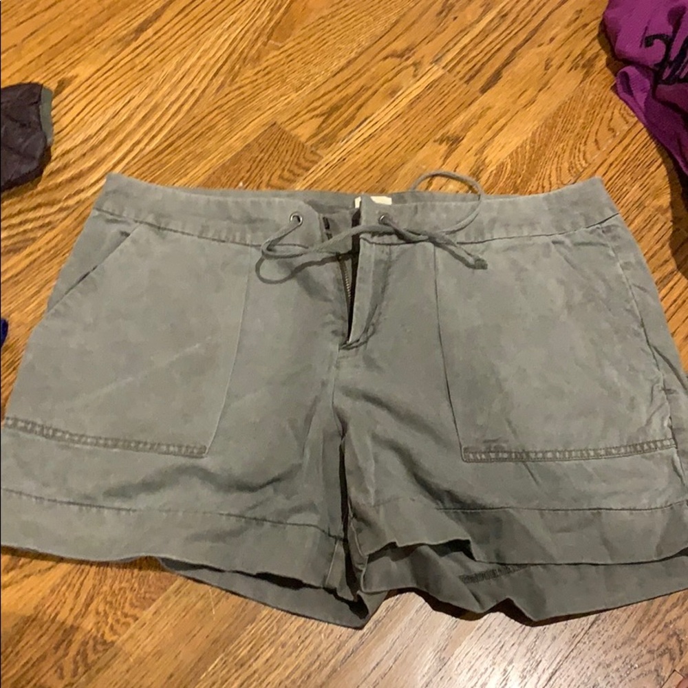 Ecru olive green shorts